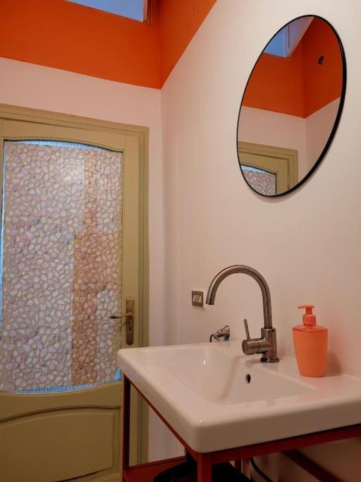 נאפולי Charming Apartment With Balcony In The Historic Center מראה חיצוני תמונה